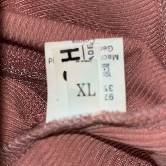 🪻3/$30 Trendy crop top!🪻 - Picture 3 of 4